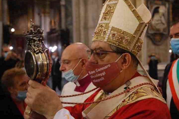 Napoli, niente miracolo: non si scioglie il sangue di San Gennaro