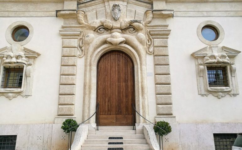 Monumenti romani: la spaventosa Casa dei Mostri in piazza Trinità dei Monti