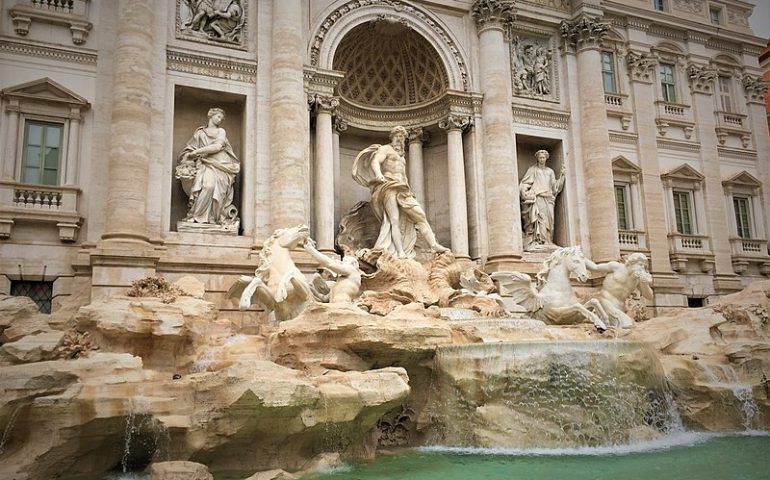 Lo sapevate? Il tema dell’intera composizione della magnifica Fontana di Trevi è il mare