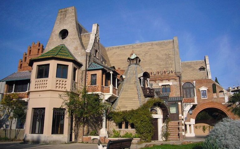 Lo sapevate? A Roma si trova un edificio che sembra uscito da un libro di fiabe