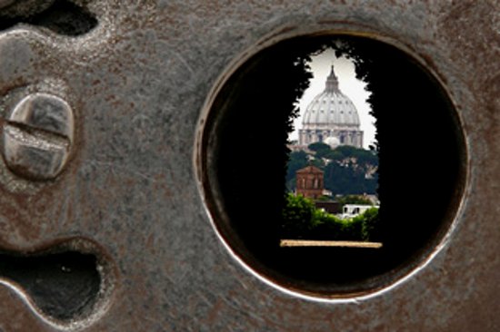 Lo sapevate? Dal buco della serratura della Villa del Priorato di Malta si vede la Cupola di San Pietro