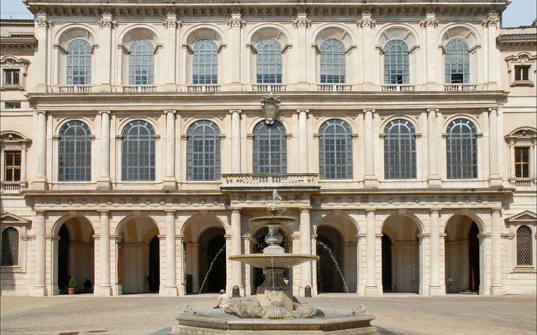 Lo sapevate? Il palazzo Barberini a Roma fu costruito con molti materiali presi dal Colosseo