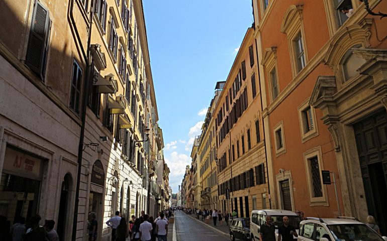 Lo sapevate? Lo strano nome di Via del Babuino a Roma. Perché si chiama così?