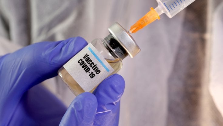 Vaccini anti Covid, AstraZeneca in ritardo ma Pfizer aumenta produzione. UE: “Centreremo obiettivi”