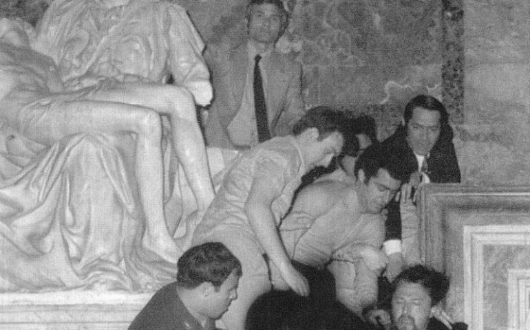 Lo sapevate? Nel 1972 un folle prese a martellate la Pietà di Michelangelo