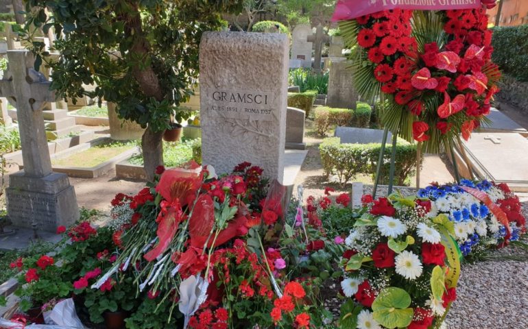 Lo sapevate? Il grande intellettuale Antonio Gramsci è sepolto a Roma nel cimitero dei poeti e degli artisti