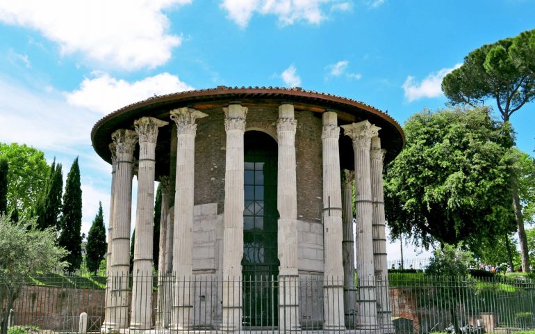 Monumenti romani: il tempio di Ercole Vincitore, il più antico edificio ancora in piedi della città