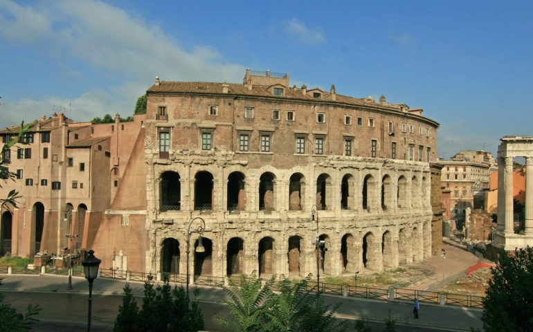 Lo sapevate? Il teatro di Marcello a Roma ha inglobata una grande abitazione