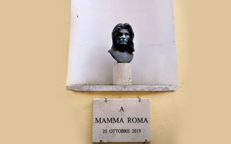 Trastevere, dopo il monumento ad Anna Magnani, lo scultore Gianluca Bagliani lavora per una nuova opera dedicata ad una nota cantautrice romana