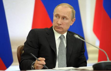 La Russia annuncia una tregua per consentire l’evacuazione dei civili