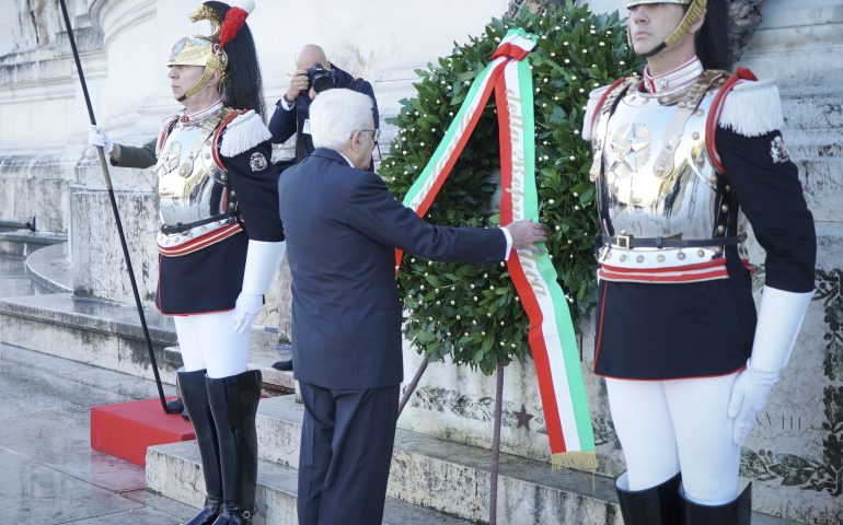 Perché il Presidente della Repubblica per commemorare il 25 aprile usa una corona di alloro?