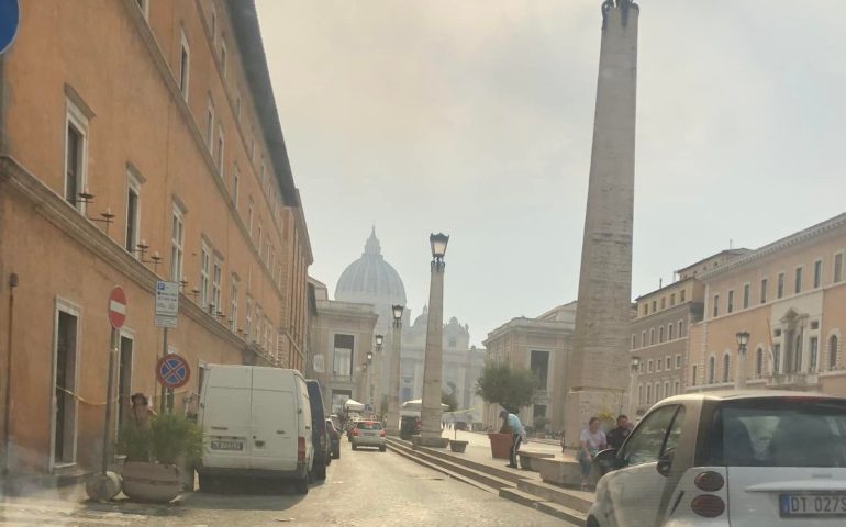 Centinaia di incendi nel territorio di Roma: “Sembra il ritorno di Nerone”