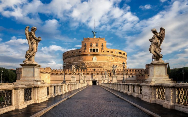 Castel Sant’Angelo: suggestioni, leggende, storia ed un caffè godendo di una delle viste più incantevoli del mondo