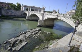 Allarme siccità a Roma. Tevere sempre più basso, stato di calamità naturale per agricoltura, persone e animali
