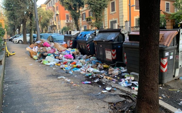 Il problema della “monnezza” a Roma. Dal centro alla periferia è emergenza rifiuti