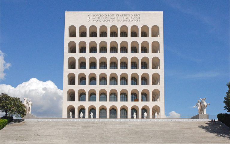 Lo sapevate? l romani chiamano il Palazzo della Civiltà Italiana dell’Eur “Palazzo Groviera”