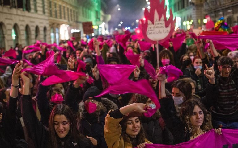 26 Novembre, “Non una di Meno”: a Roma la rivolta transfemminista, grande manifestazione per l’eliminazione della violenza sulle donne