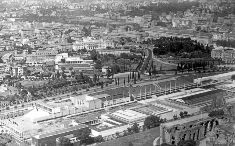 Lo sapevate? Perché nel 1939 il Circo Massimo fu trasformato in un gigantesco villaggio balneare?