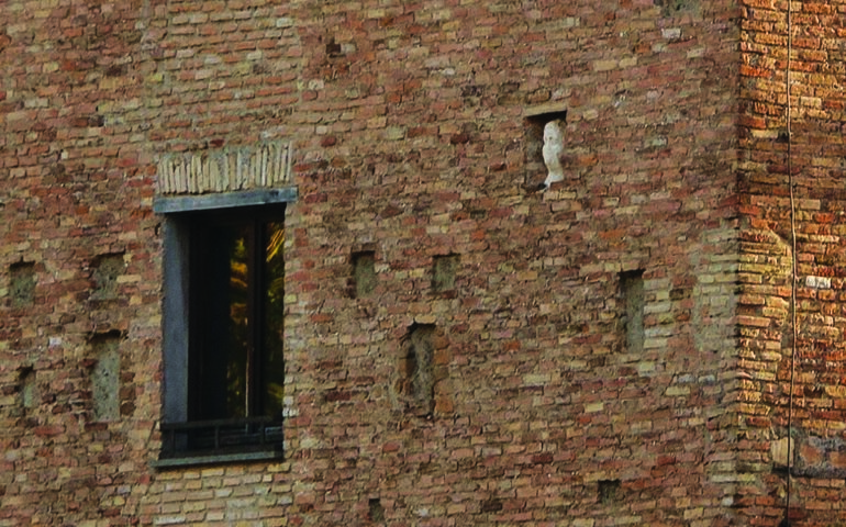 Lo sapevate? A Roma c’è una testa di una donna incastrata nelle mura di una torre