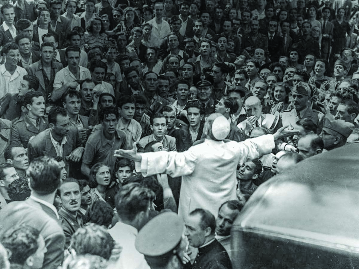 Il Papa tra i romani dopo le bombe