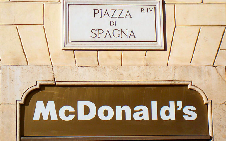 Il caso di Piazza di Spagna e del “primo” McDonald’s d’Italia