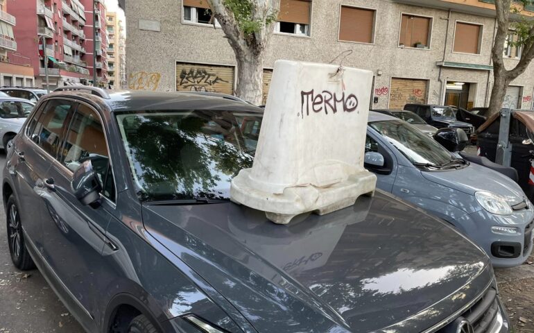 Quartiere Nomentano, parcheggia il Suv nello scivolo disabili ma arriva la vendetta