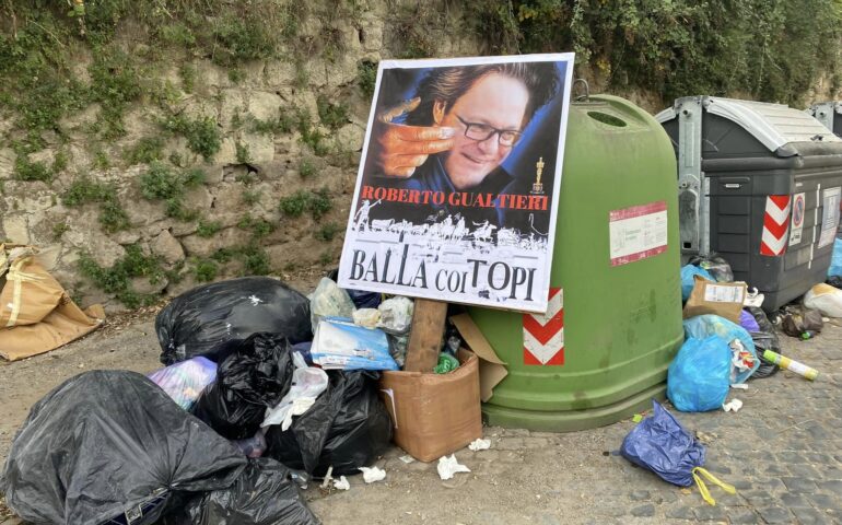 Borghetto dei Fornaciari, dopo lo “spaventa monnezza” spunta il cartello “balla coi topi”