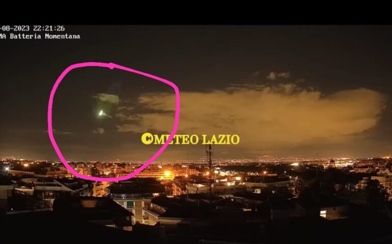 Bolide luminoso attraversa il cielo: spettacolo a Roma e nel Lazio