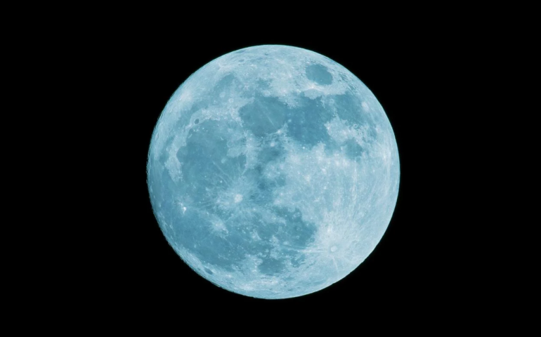 Un incredibile spettacolo celeste: la meravigliosa Superluna blu del 31 Agosto