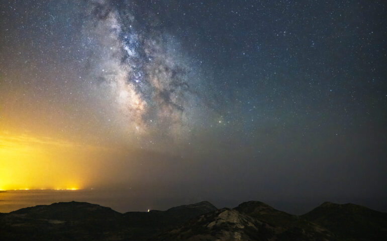 Da Roma alla Sardegna per riveder le stelle. L’Isola ha il cielo tra i migliori d’Europa per l’astrofotografia