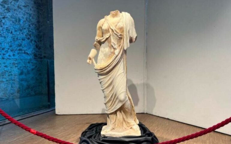 Parco del Tuscolo, ritrovata una magnifica statua femminile in marmo di epoca romana