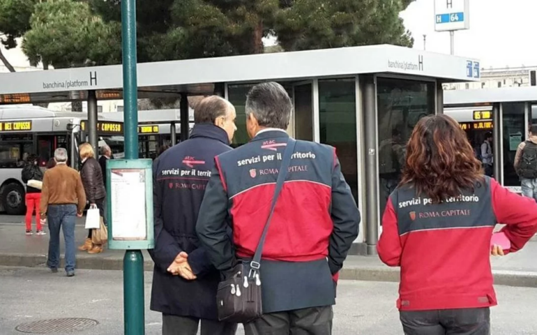 Roma, controllore Atac licenziato perché non fa le multe: “Sono apolide”