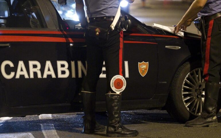 Ardea, donna coraggiosa collabora con i carabinieri usando un microfono: incastrato un estorsore