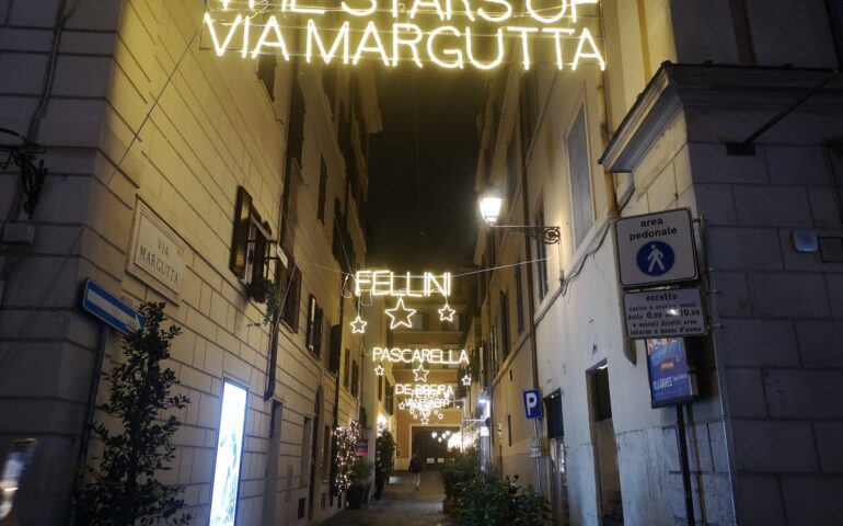 Roma brilla per il Natale. A Via Margutta l’omaggio ai grandi nomi che vi vissero e lavorarono