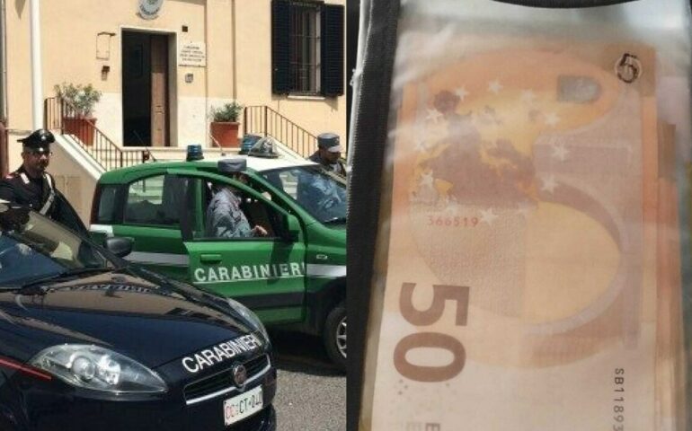 Roma, trova un portafogli con 1.000 euro e lo consegna ai carabinieri: il proprietario gli regala un cesto natalizio