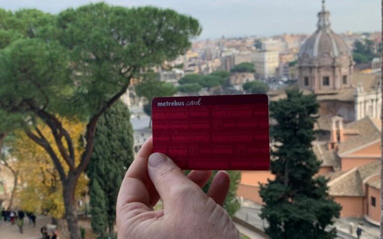 Roma, tessere Atac gratuite per over 70 con redditi bassi
