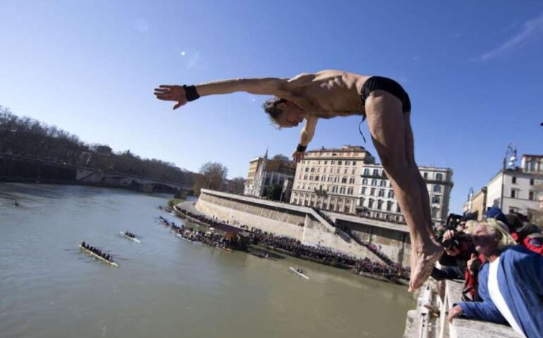 Marco Fois è il nuovo Mister Ok: il tuffo nel Tevere del 1° gennaio sarà tutto “suo”