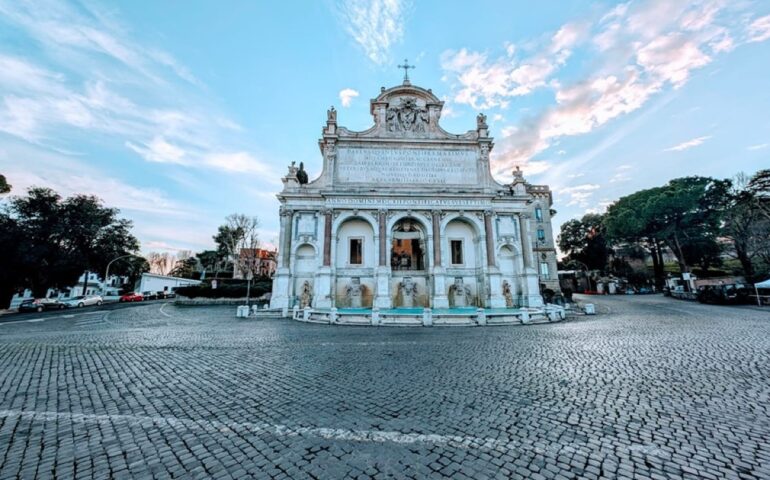 Carlo Verdone svela una curiosità sulla Fontana dell’Acqua Paola a Roma