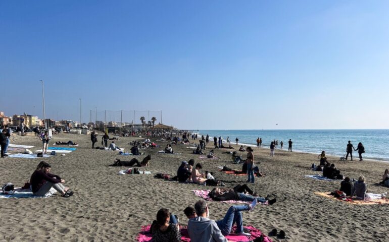 Sole e mare: prove di primavera sul litorale romano