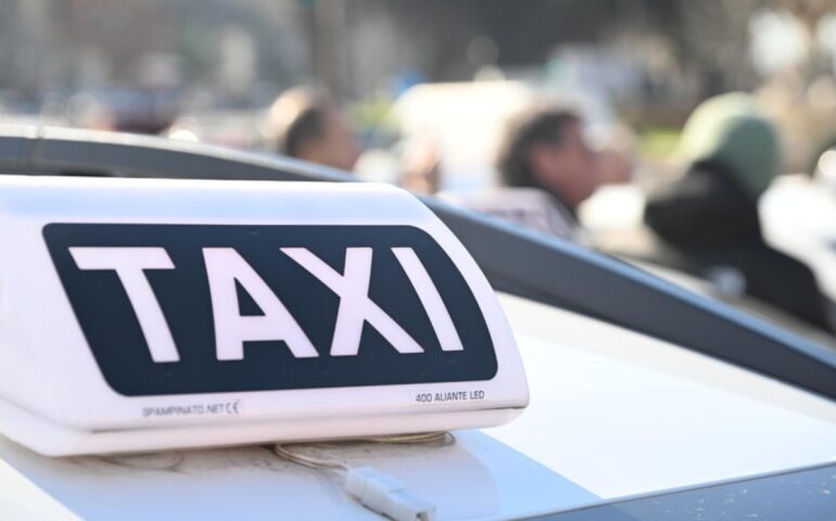 Taxi a Roma: incontro in Campidoglio per nuove tariffe e aumento delle licenze