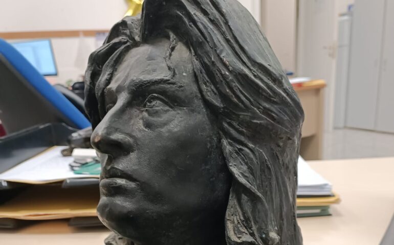 Furto della scultura di Gianluca Bagliani: ora il busto di Anna Magnani è salvo