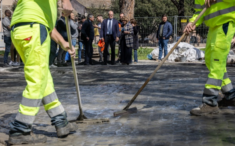 Rinasce con oltre 100mila sanpietrini la passeggiata storica Aventino