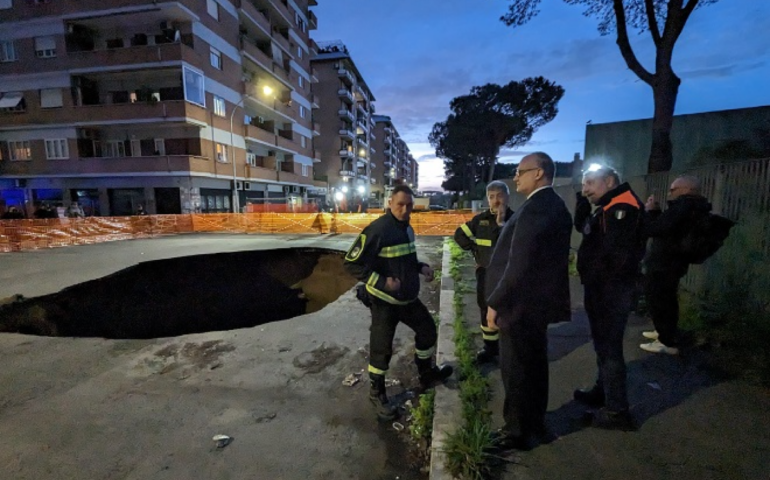 Voragine al Quadraro, i residenti evacuati sono stati fatti rientrare nelle proprie case