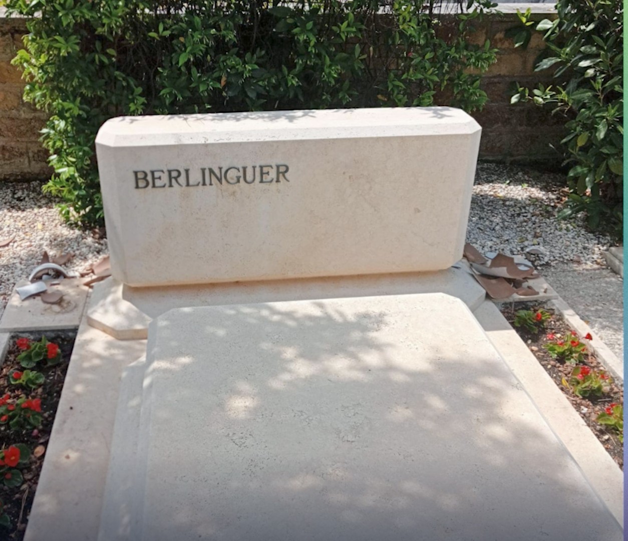 Roma, vandalizzata ancora una volta la tomba di Enrico Berlinguer. Perché un gesto del genere?