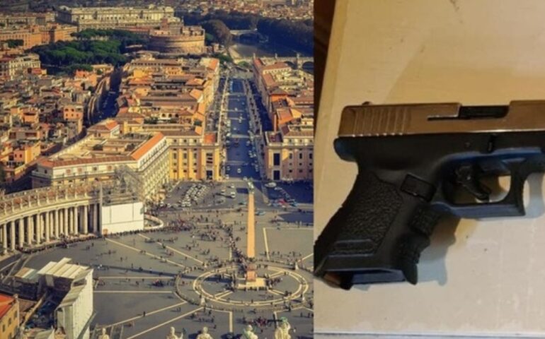 Roma, prete armato in piazza San Pietro: aveva coltelli e pistola ad aria compressa