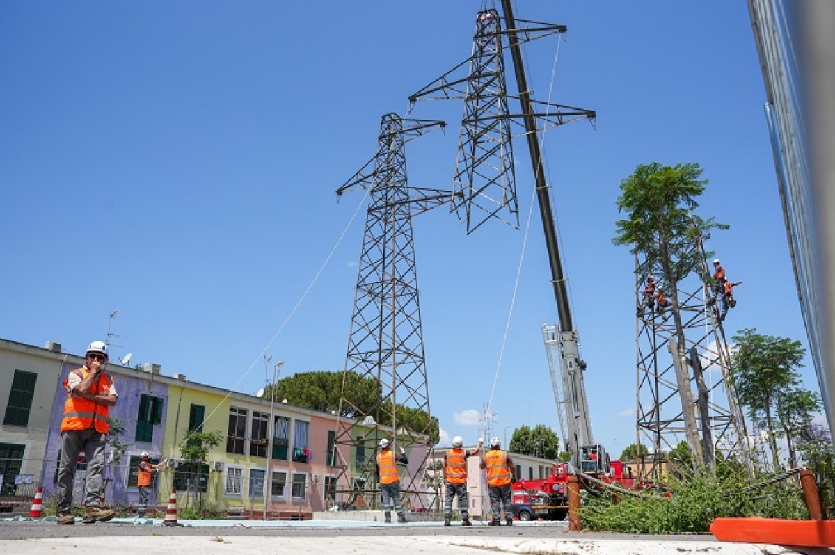 Trullo, smantellamento di tralicci e linee elettriche aeree