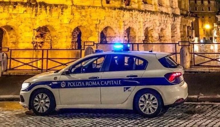 Roma, finto tamponamento con lo scooter e gli rubano l’orologio