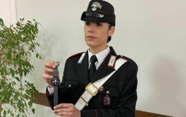 Violenza sulle donne, arriva lo smartwatch per chiedere aiuto ai Carabinieri: ecco l’orologio con il gps