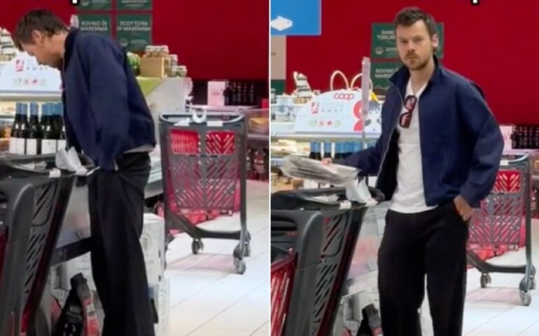 Harry Styles beccato mentre fa la spesa in un supermercato a Roma