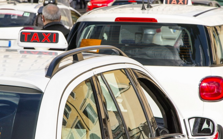 1000 nuove licenze taxi, ok della Giunta